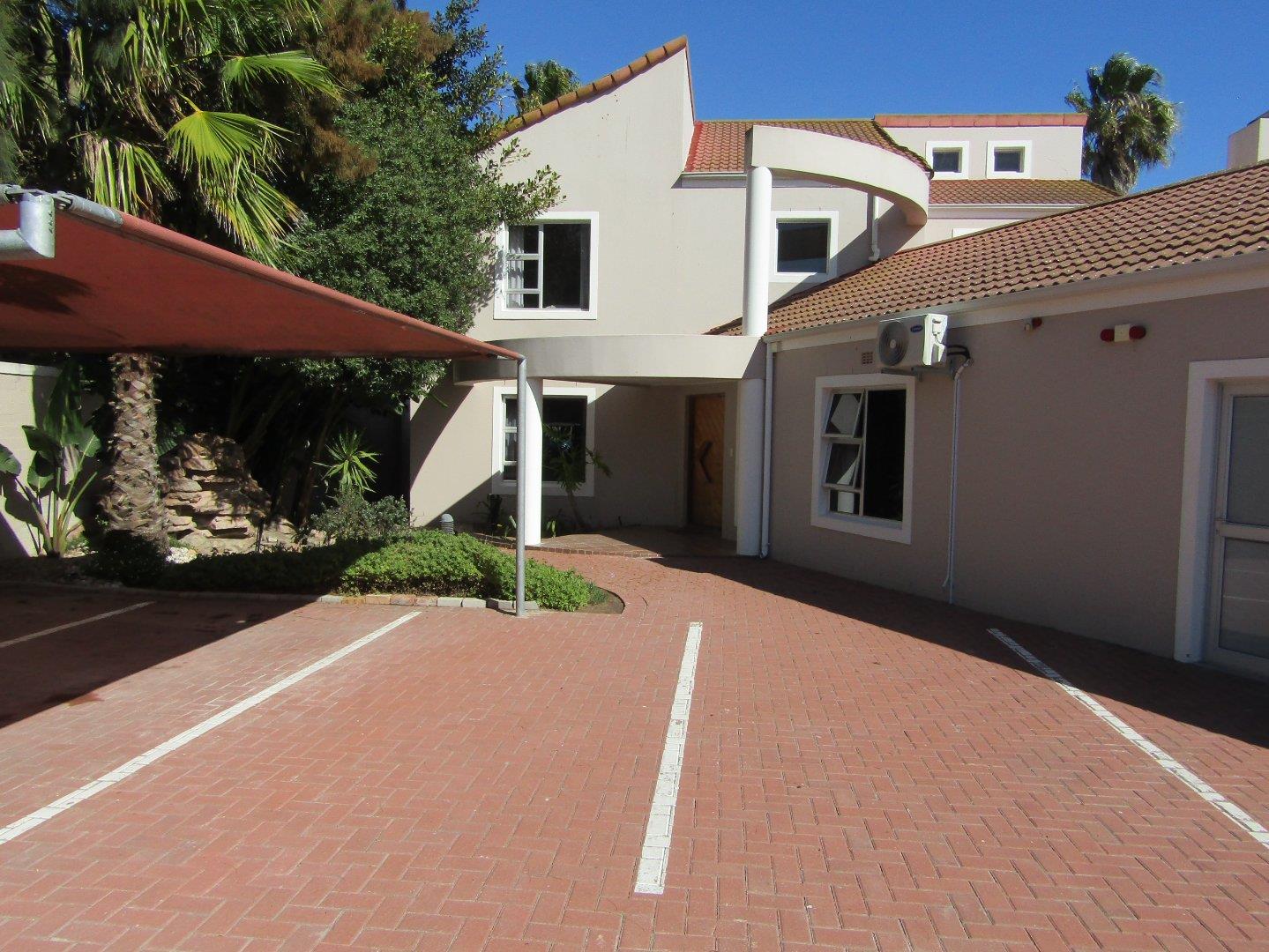 6 Bedroom House for sale in Port Owen P24112559091