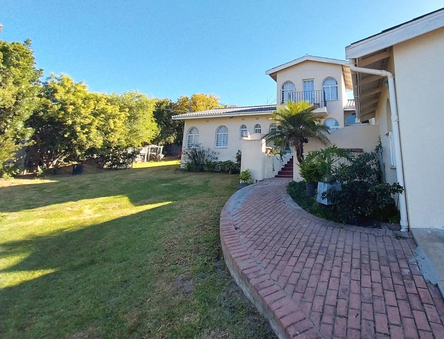 5 Bedroom House for sale in Langerug 6 Van Rensburg Crescent P24