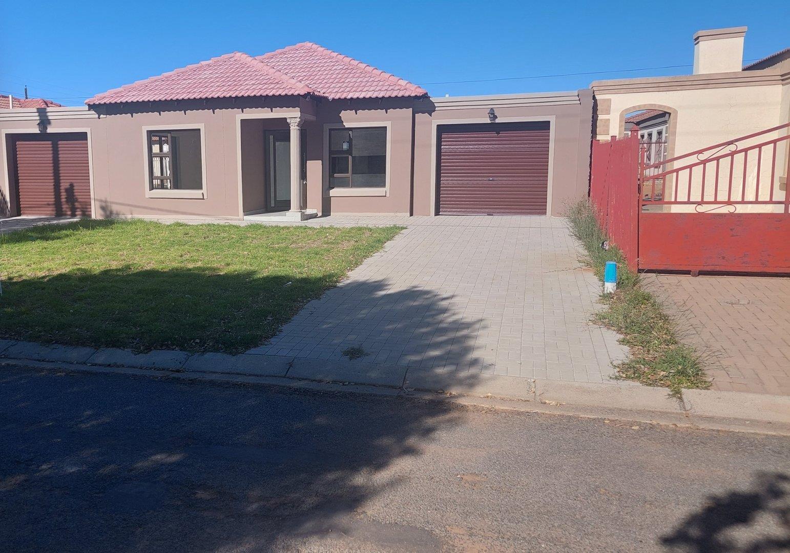 Mandela View, Bloemfontein Property Property and houses for sale in