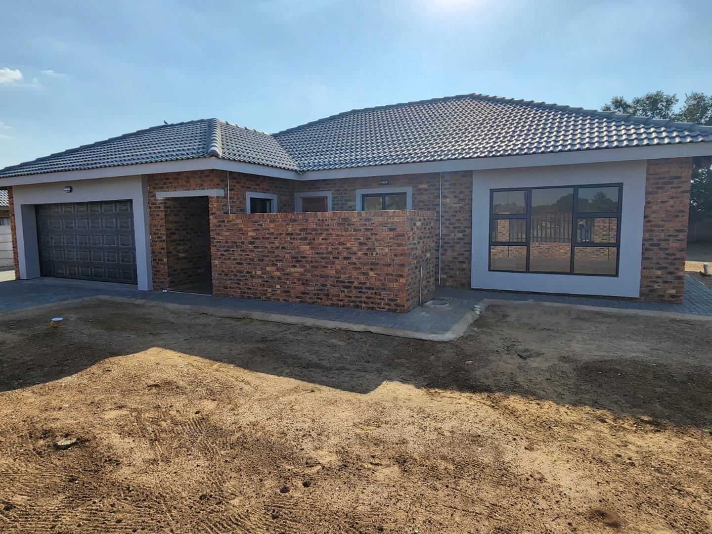 3 Bedroom House for sale in Riversdale P24112559649