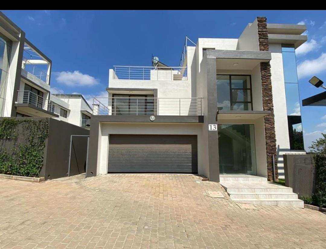 4 Bedroom House for sale in Bedfordview P24112560440