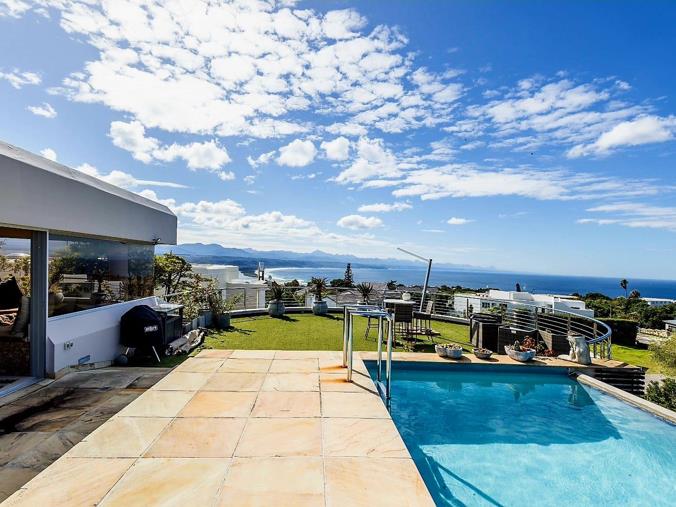 6 Bedroom House for Sale in Cutty Sark