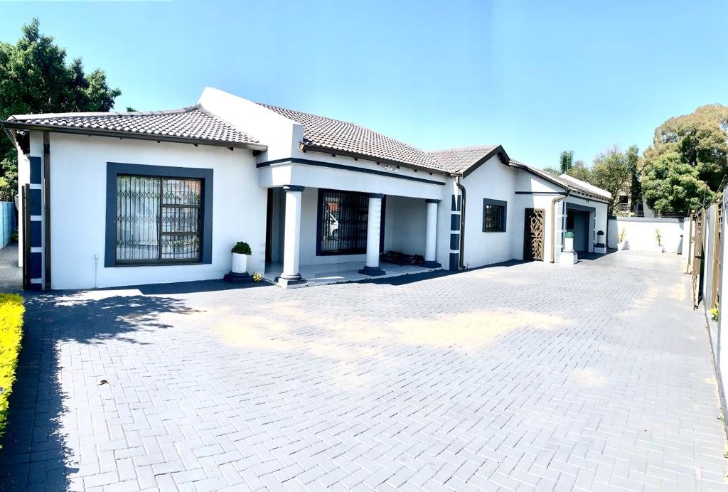 5 Bedroom House for sale in The Orchards P24112560866