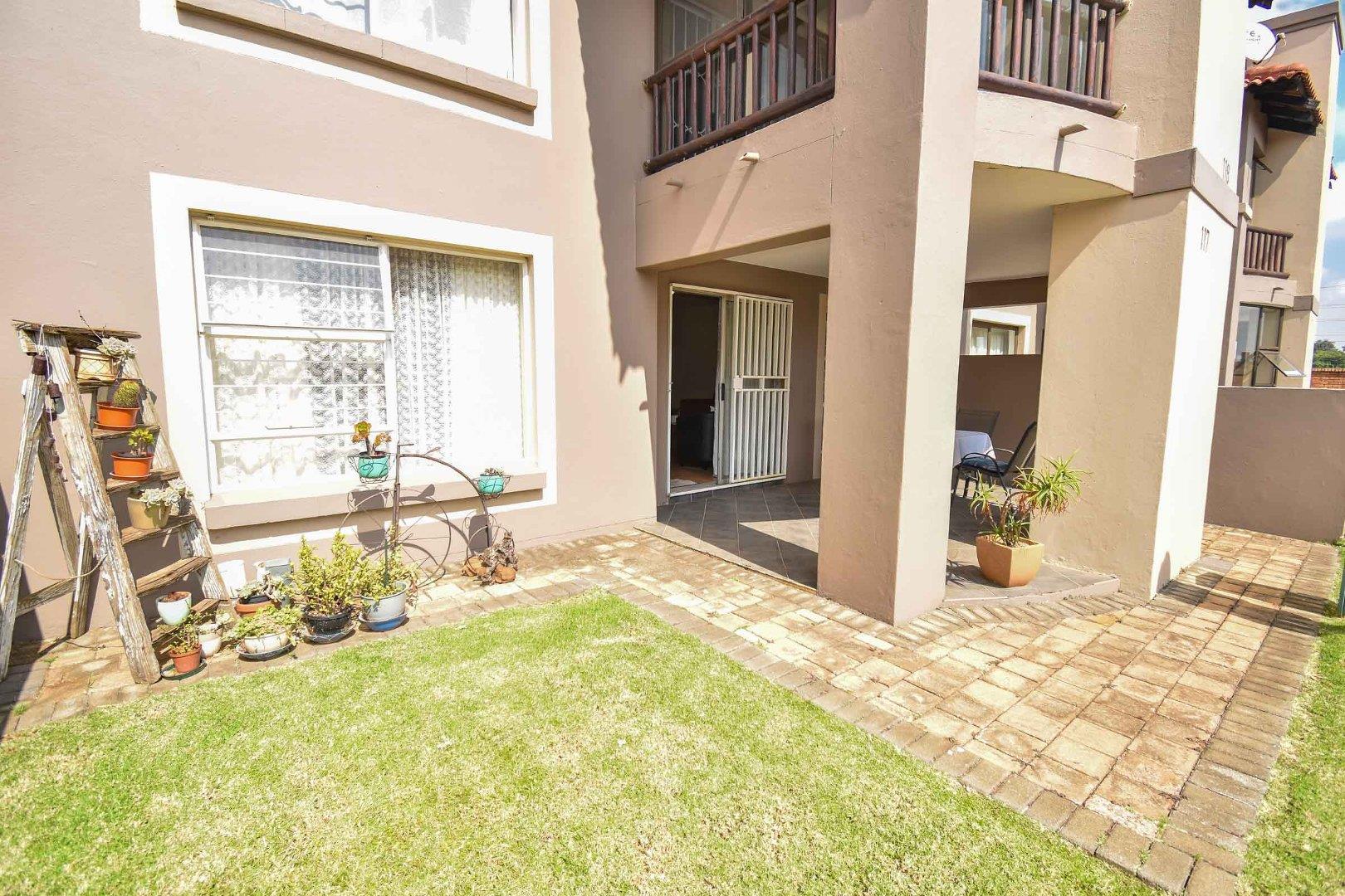 2 Bedroom Townhouse for sale in Van Dyk Park P24112561860