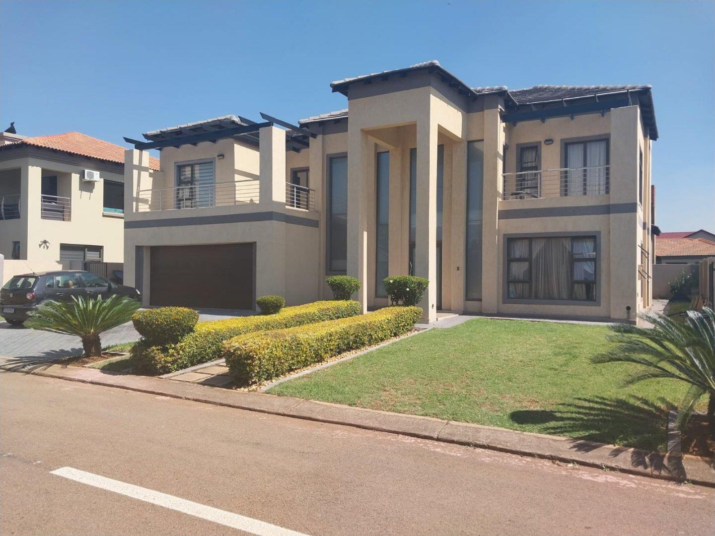 5 Bedroom House for sale in Silver Stone Country Estate P24112566665