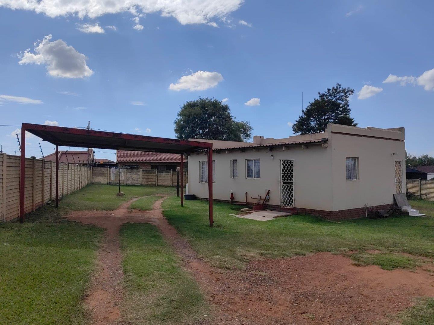 2 Bedroom House for sale in Greenhills Ext 3 13 Catherine Road P24