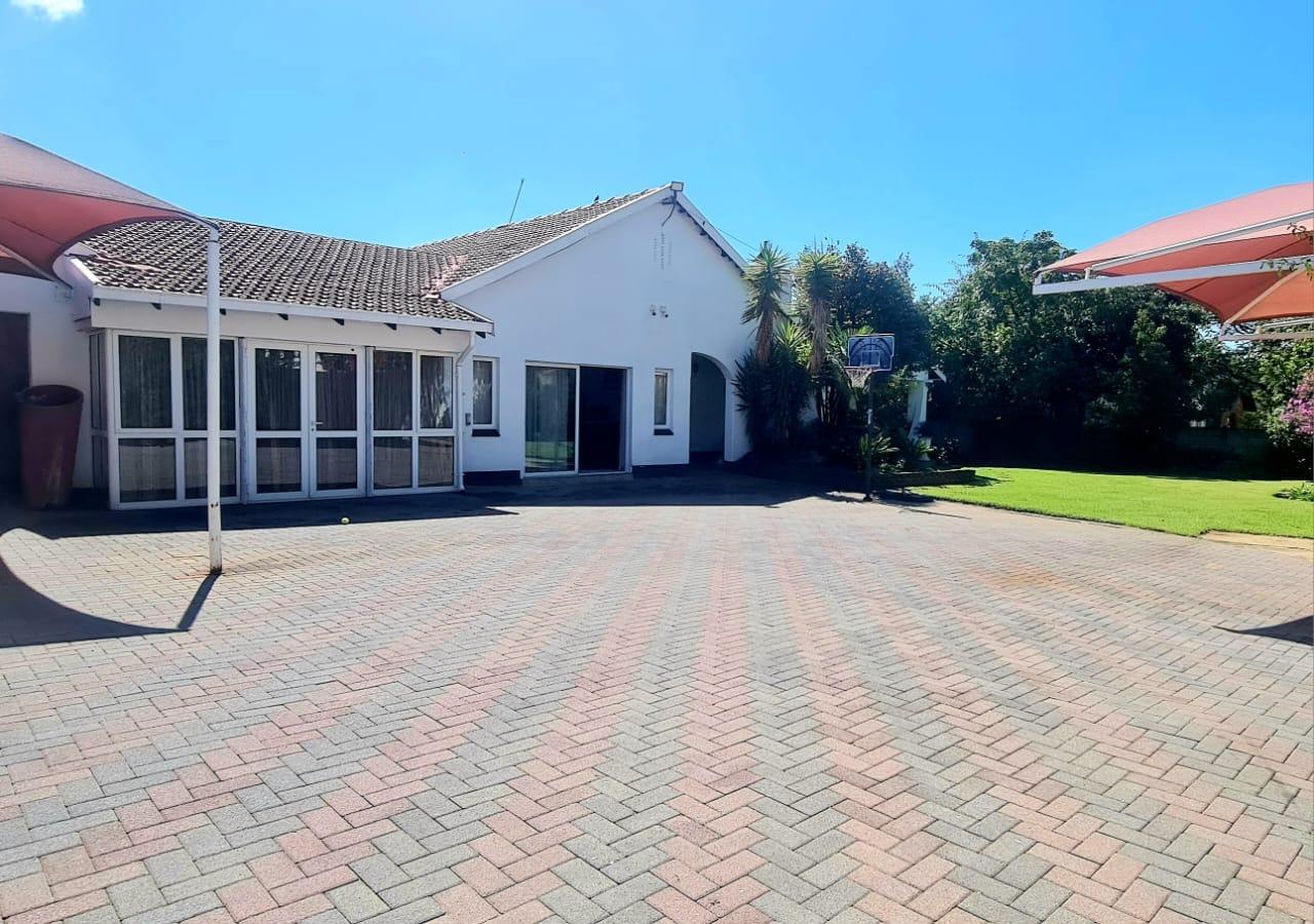 4 Bedroom House for sale in Lambton P24112569025