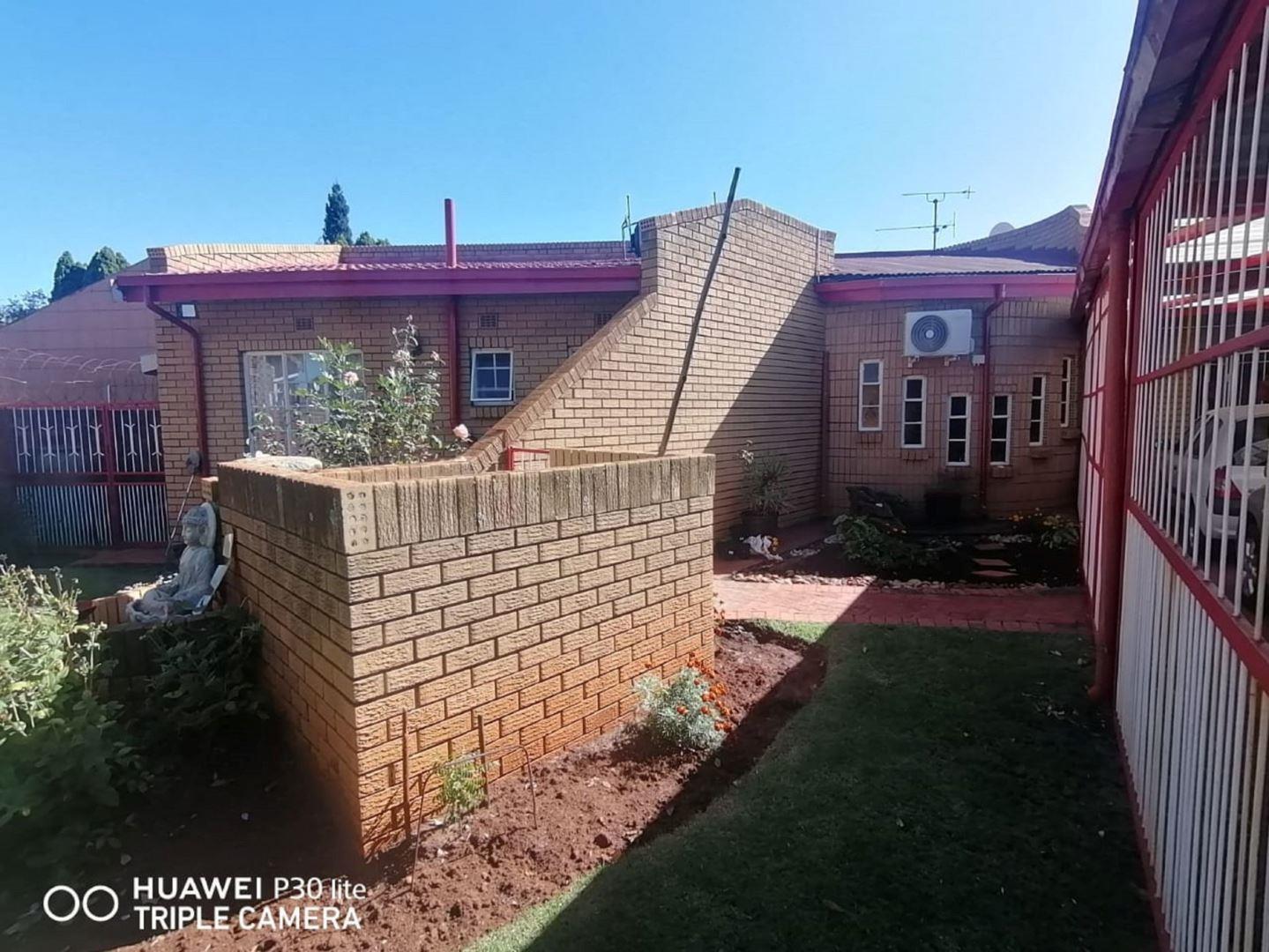 4 Bedroom House for sale in Bakerton P24112569263