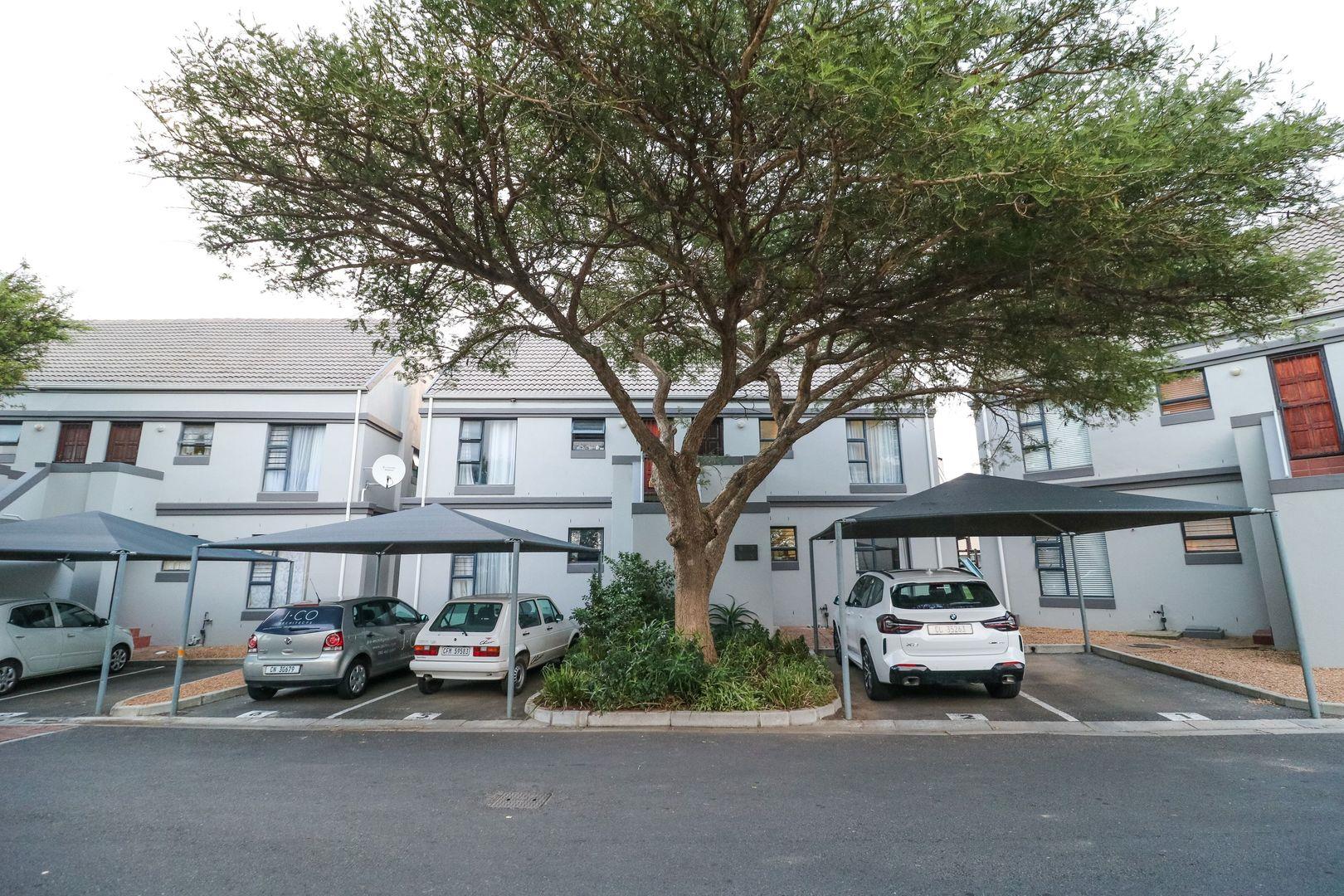 Apartments / flats for sale in Somerset West Somerset West Property