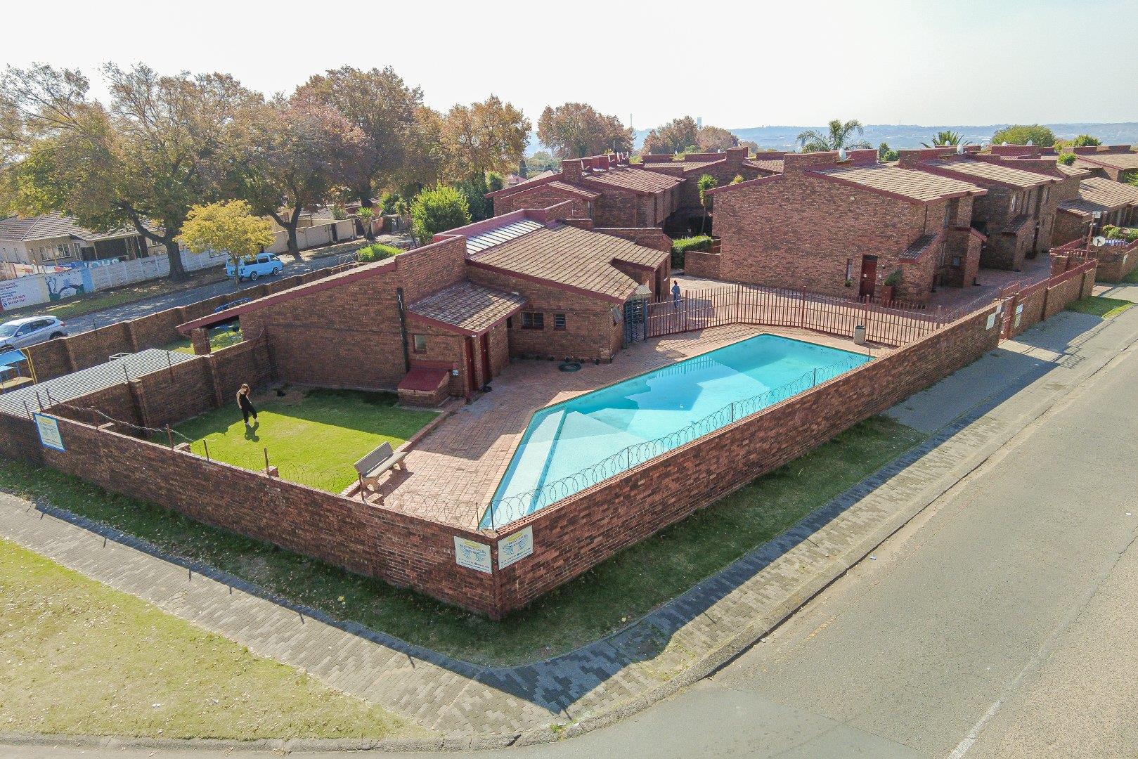 2 Bedroom Townhouse for sale in The Hill Unit 100 Linmeyer Garden