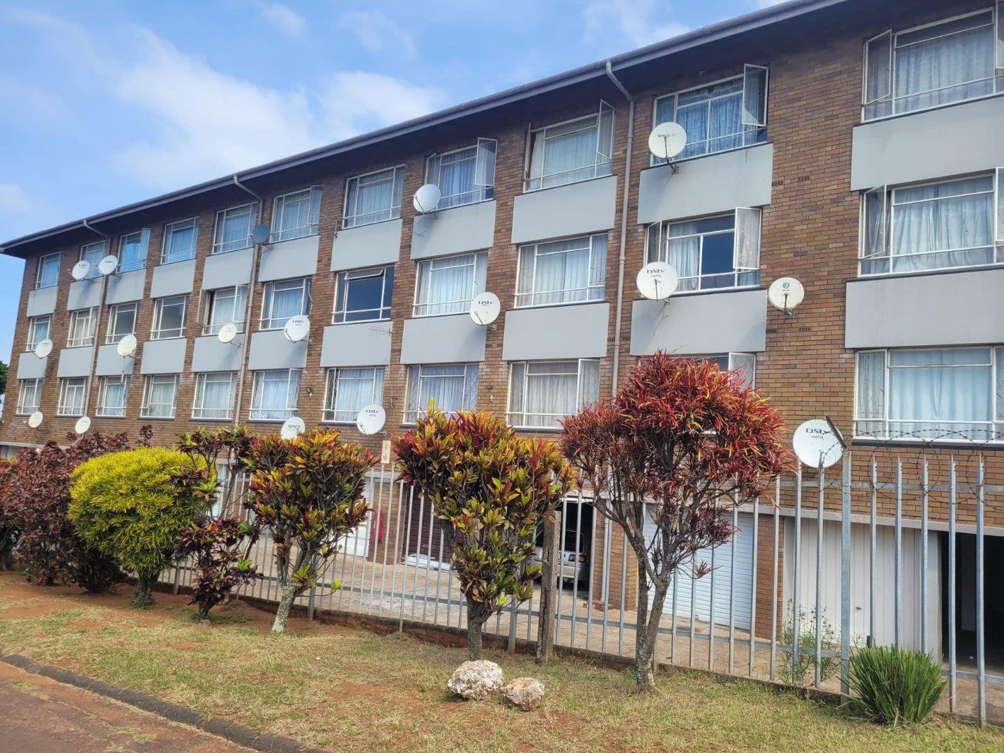 2 Bedroom Apartment / flat for sale in Montclair P24112575974