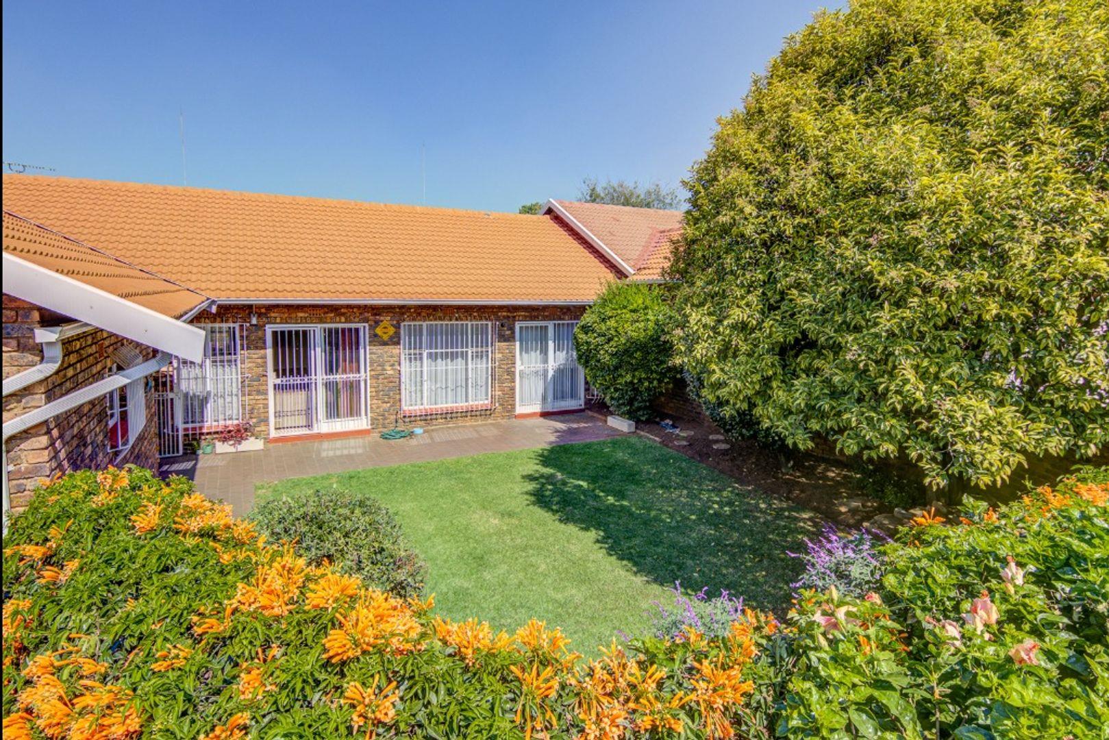 3 Bedroom Apartment / flat for sale in Birchleigh 8 Lonita Mews, 2b