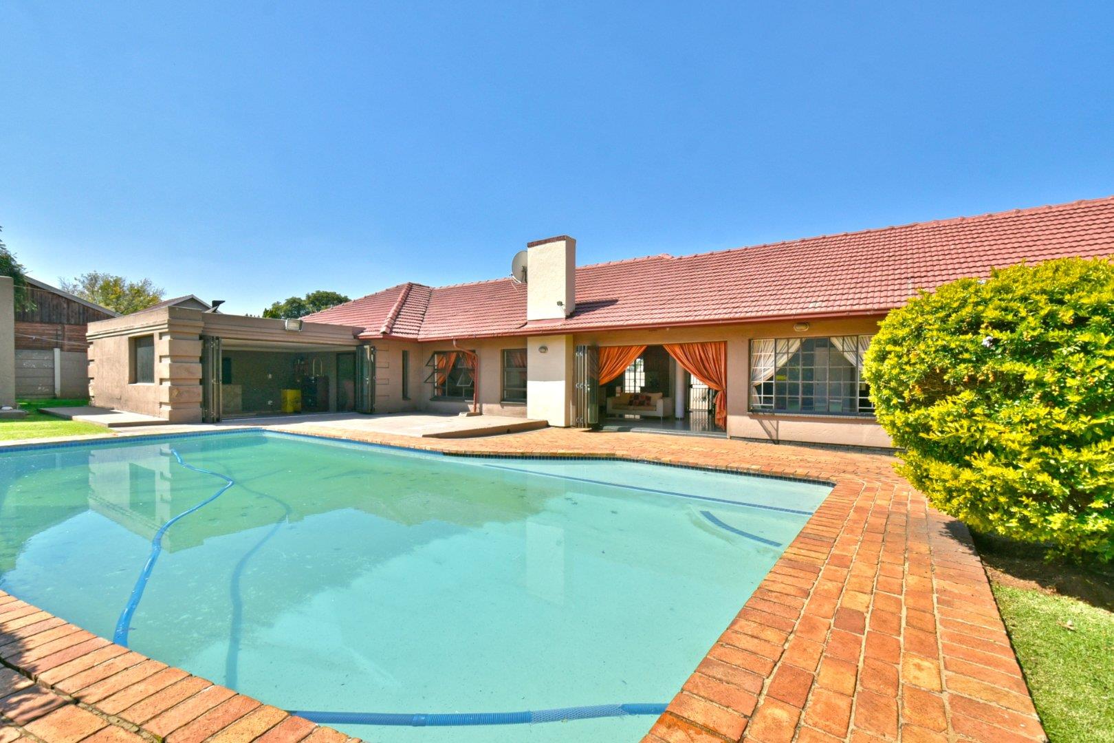 3 Bedroom House for sale in Albemarle P24112581232