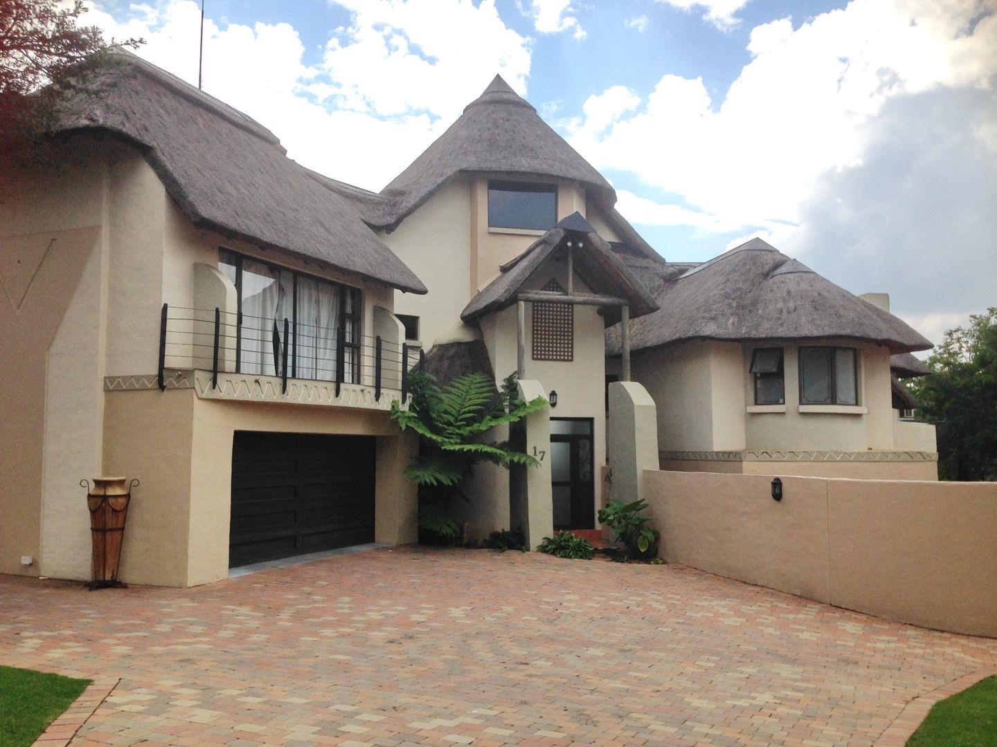 4 Bedroom House for sale in Woodhill Golf Estate P24101719376