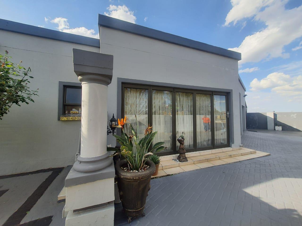 3 Bedroom Apartment / flat for sale in Three Rivers East P24112583816