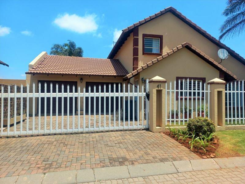 3 Bedroom House for sale in Bonaero Park 41 Coral Ridge, Bon Cretion Street P24112585625