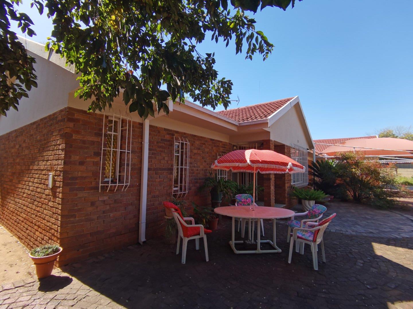 5 Bedroom House for sale in Three Rivers East P24112585687