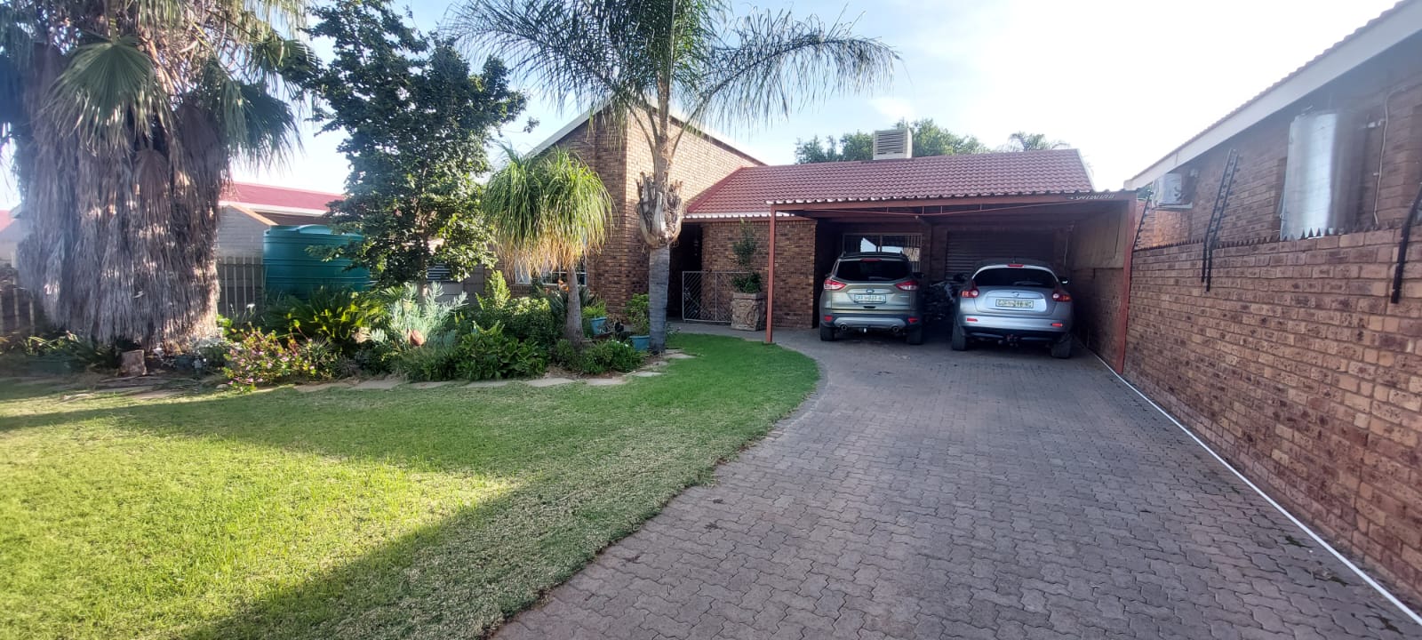 2 Bedroom House for sale in South Ridge P24112588814