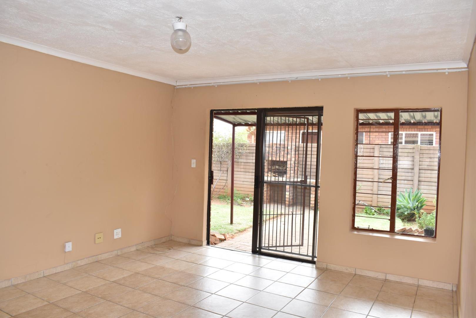 2 Bedroom House for sale in The Orchards P24112589622