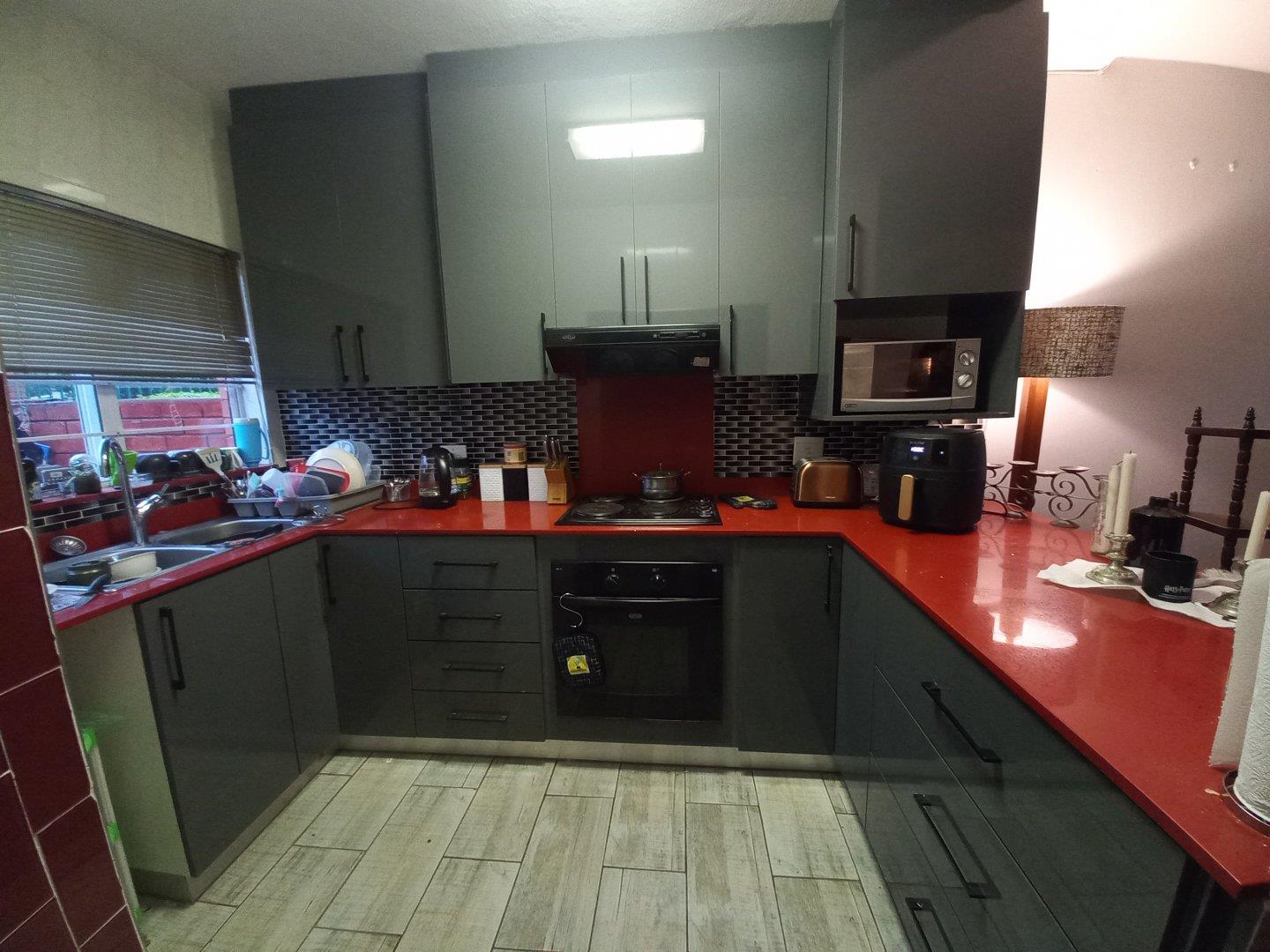 2 Bedroom Apartment / flat for sale in Prestbury 90 Road P24