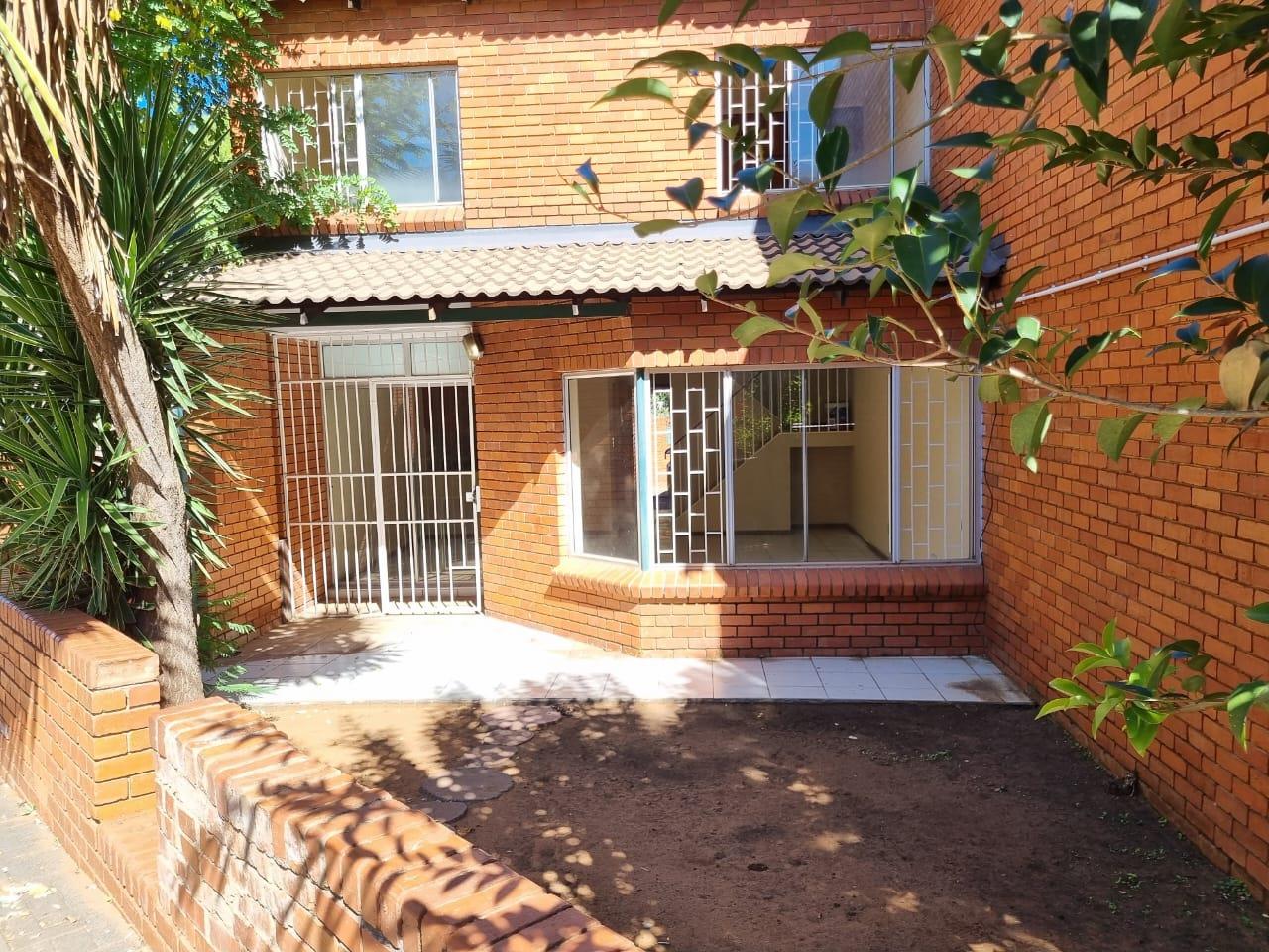 3 Bedroom Townhouse for sale in Waverley P24112592250