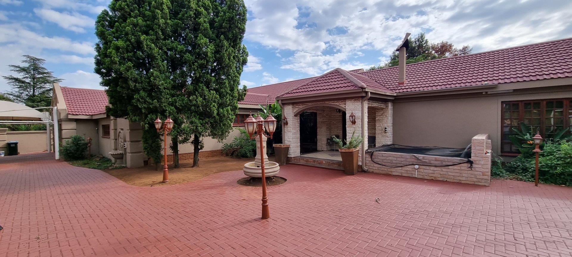 3 Bedroom House for sale in Flora Gardens P24112592381