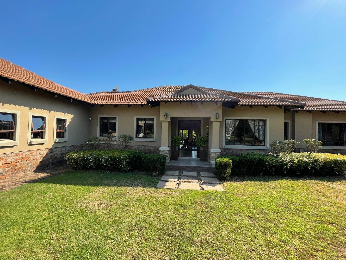 Pebble Rock Golf Village Property Property and houses for sale in