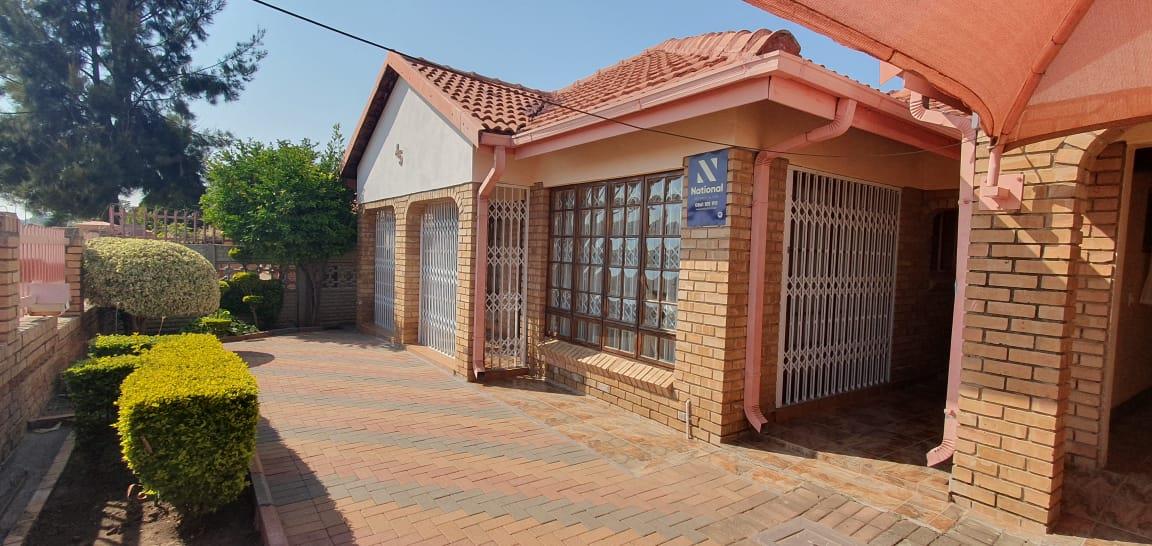 3 Bedroom House for sale in Ivydale P24112594448