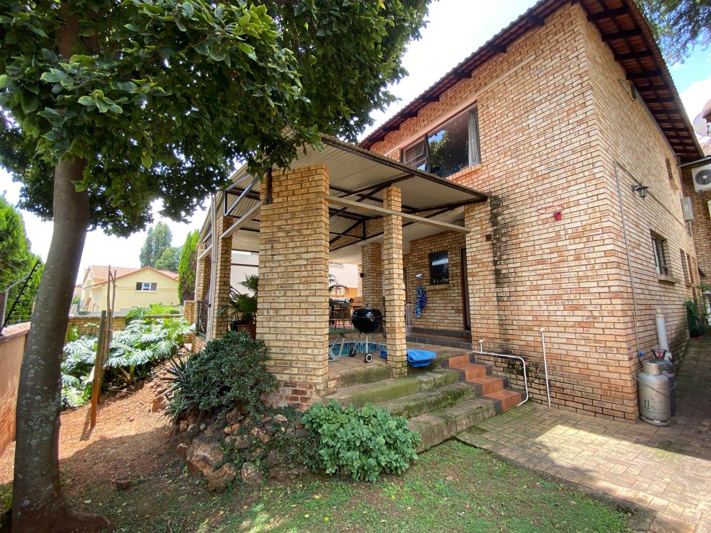 4 Bedroom House for sale in Irene P24112596437