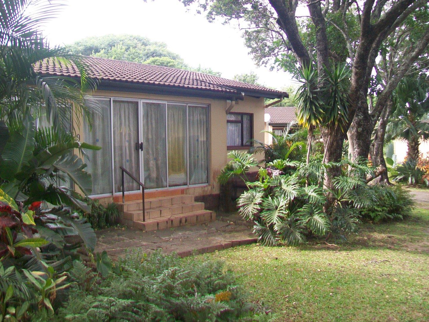 2 Bedroom Townhouse for sale in Margate P24112598429