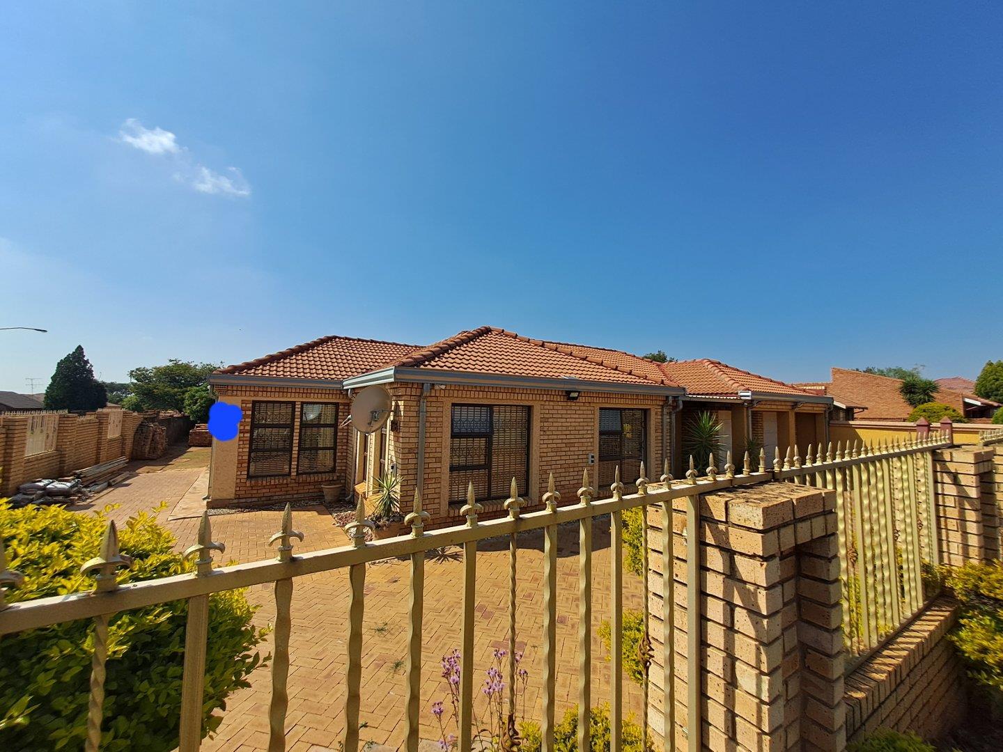 4 Bedroom House for sale in The Orchards P24112599033