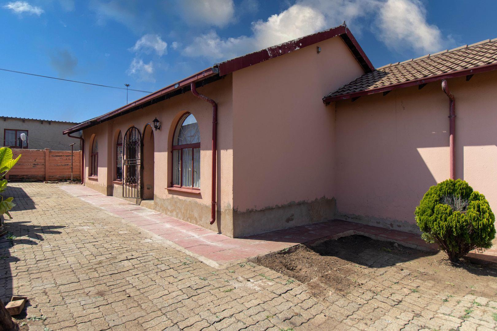 Moroka Property Houses to rent in Moroka