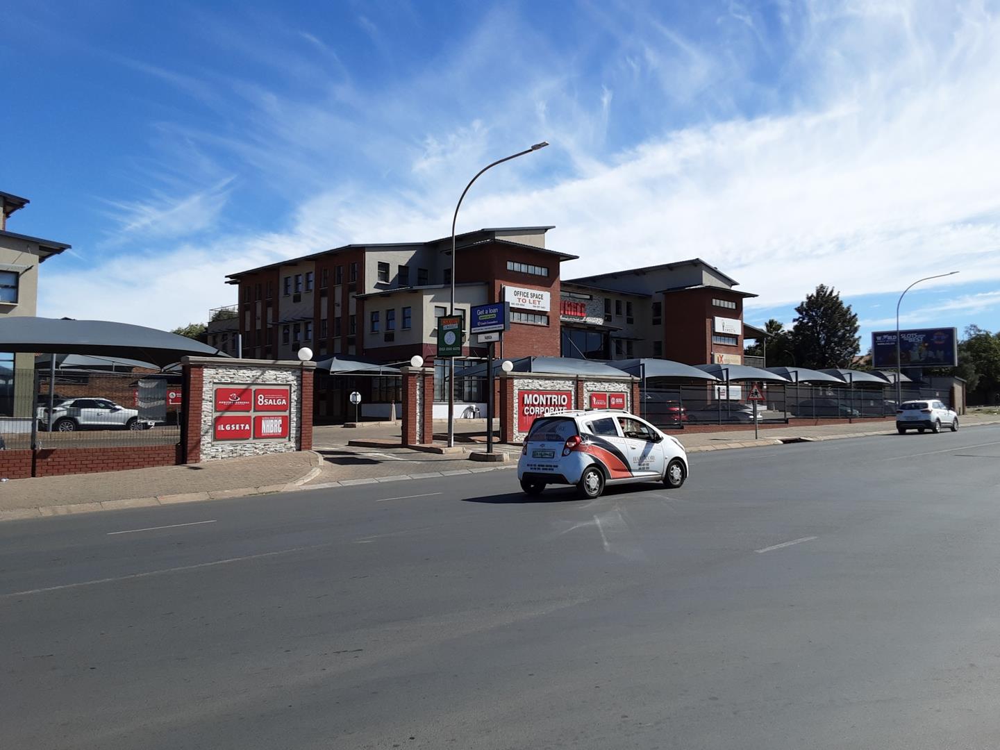 Commercial property to rent in Monument Heights 10 Oliver Road P24112600043