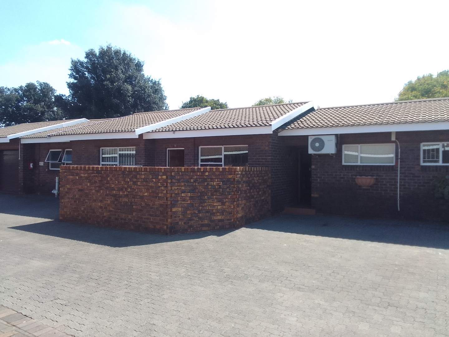 3 Bedroom Townhouse for sale in Duncanville P24112600680