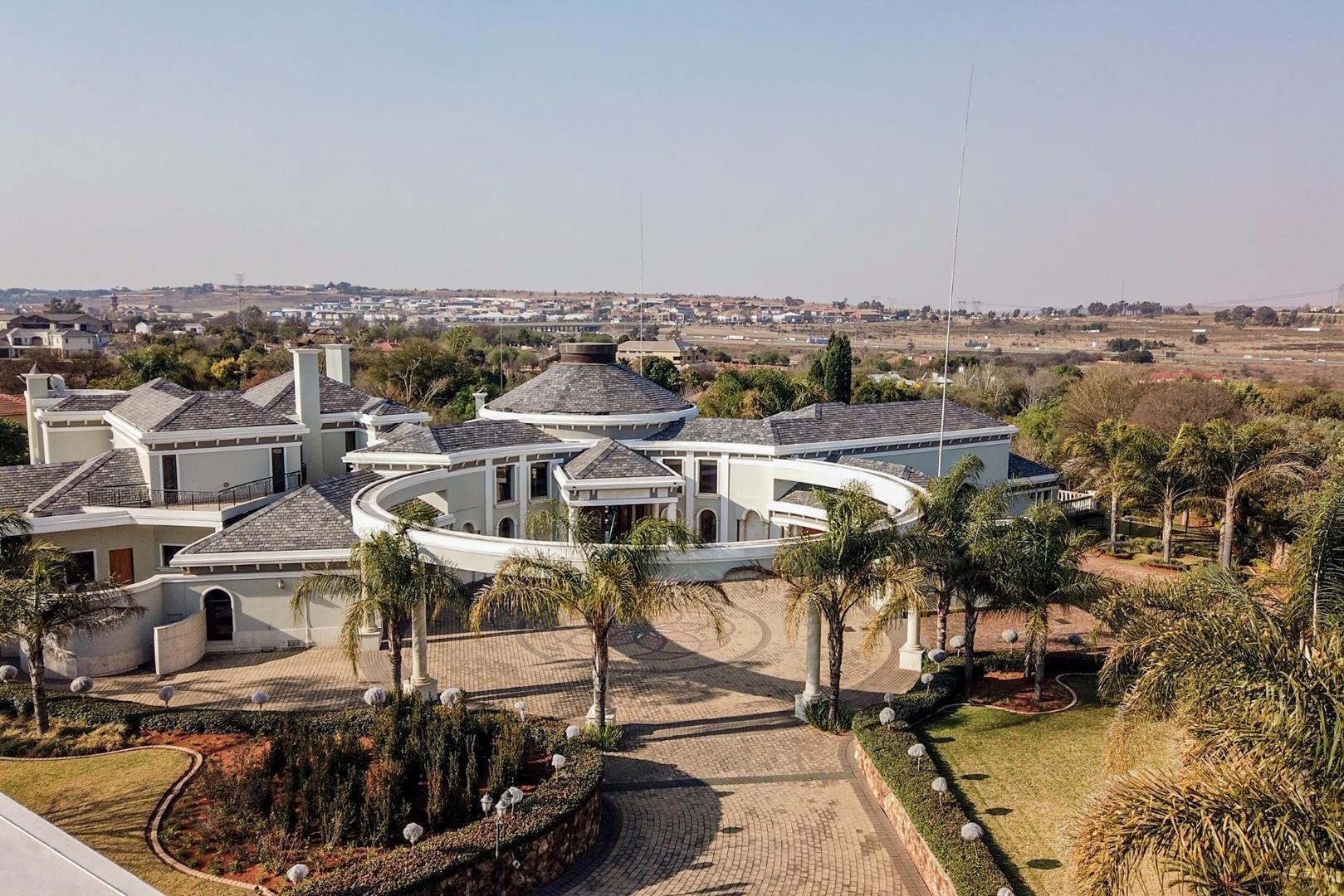 8 Bedroom House for sale in Cornwall Hill P24112393885