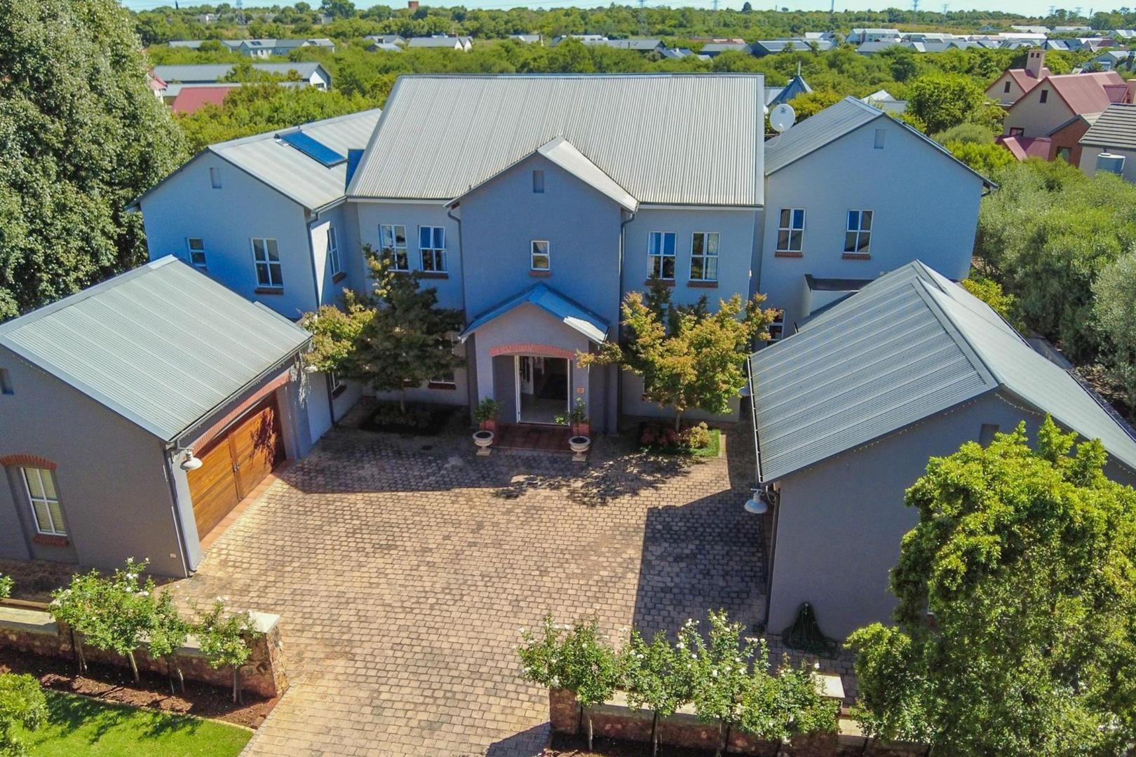 6 Bedroom House for sale in Southdowns Estate 52 Pulpit Street P24