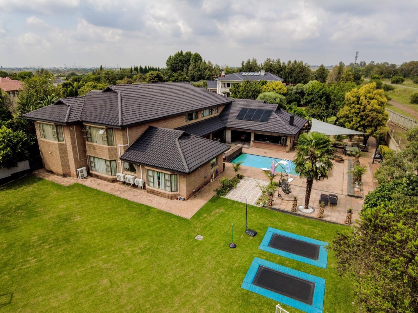 5 Bedroom House for sale in Midstream Estate 1 Oxford Street P24