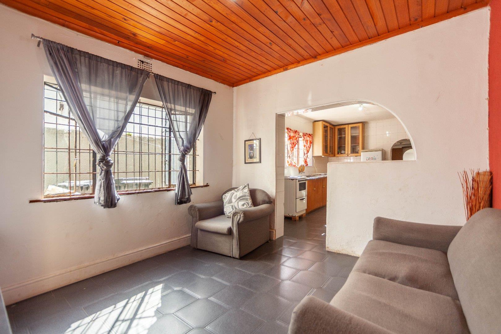 4 Bedroom House for sale in Observatory P24112602056