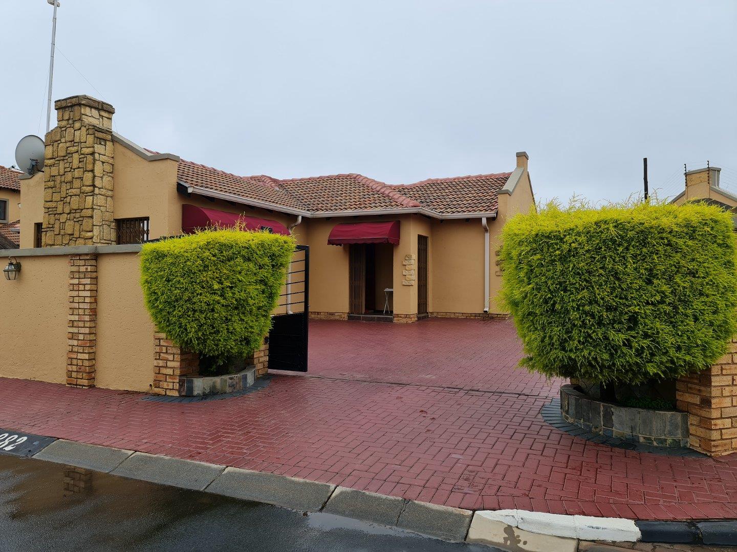 Hughes Property Property and houses for sale in Hughes