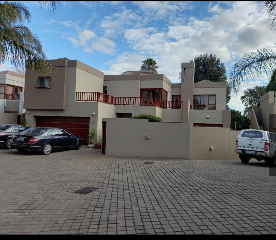 3 Bedroom House for sale in Bedfordview P24112603052