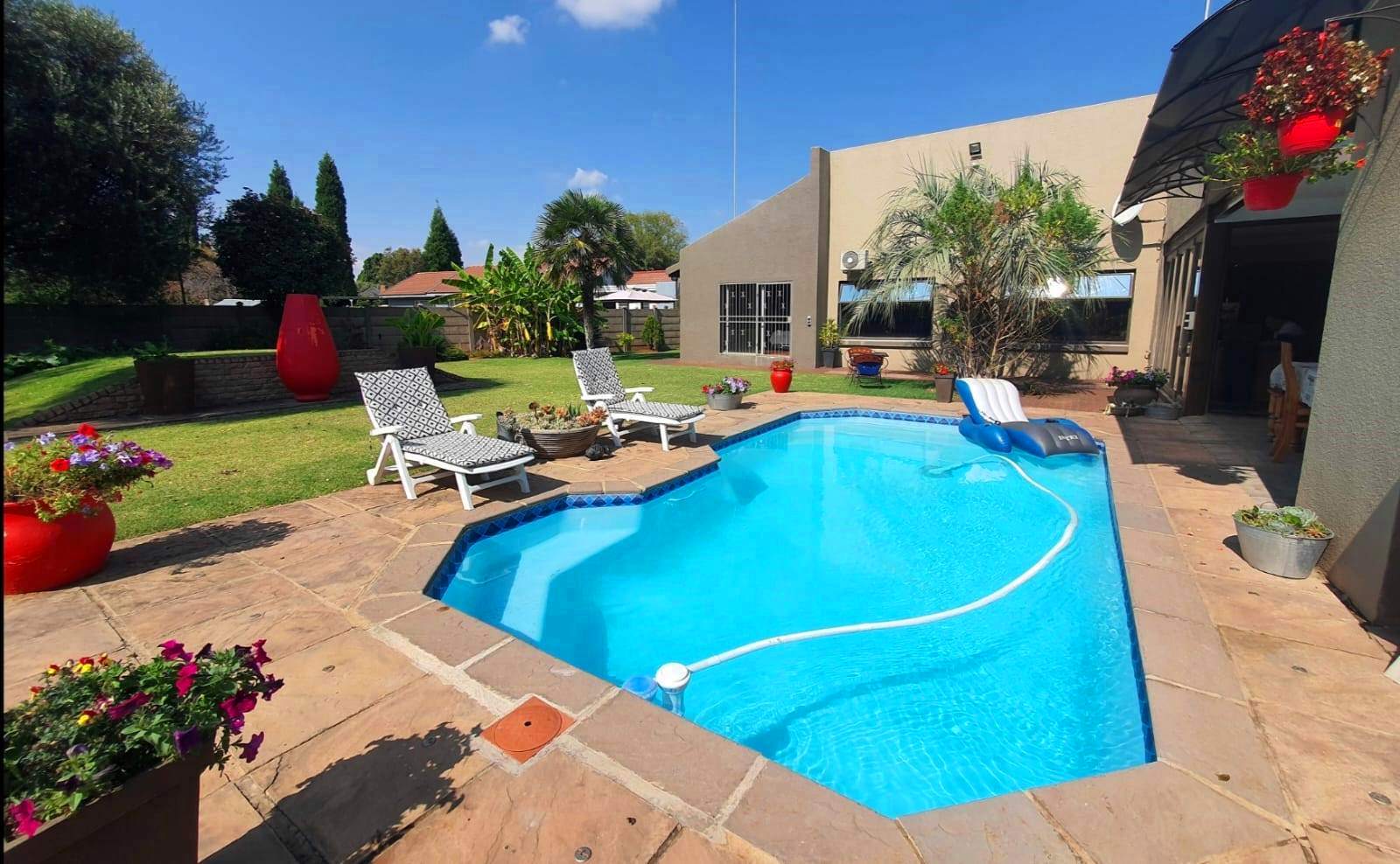 3 Bedroom House for sale in Three Rivers East P24112609509