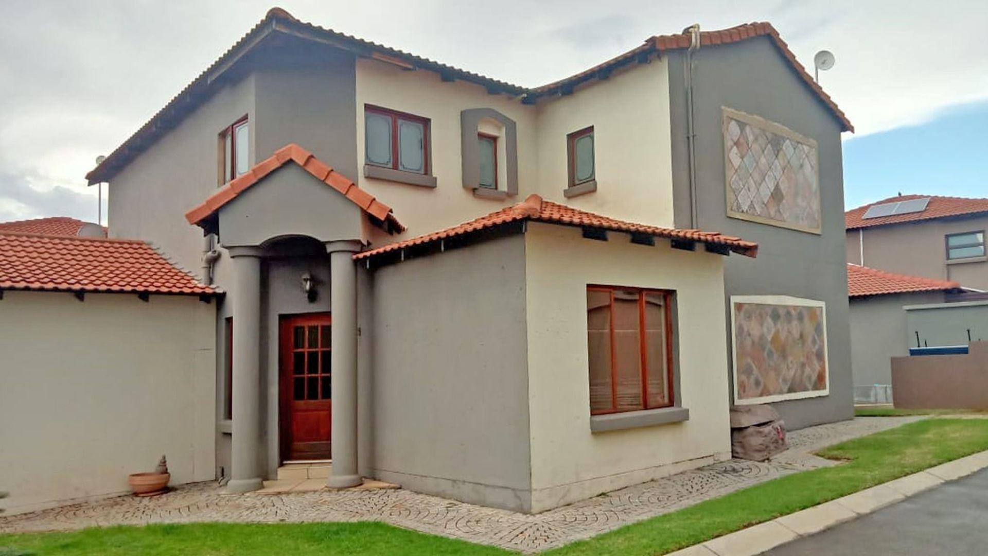 4 Bedroom House for sale in Emfuleni Golf Estate P24112611626