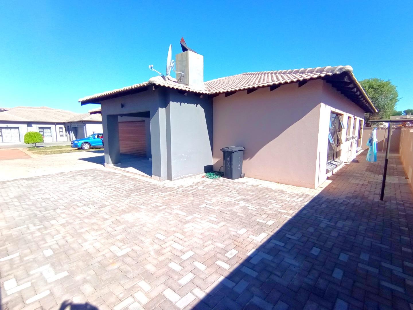 3 Bedroom House for sale in The Orchards P24112614639