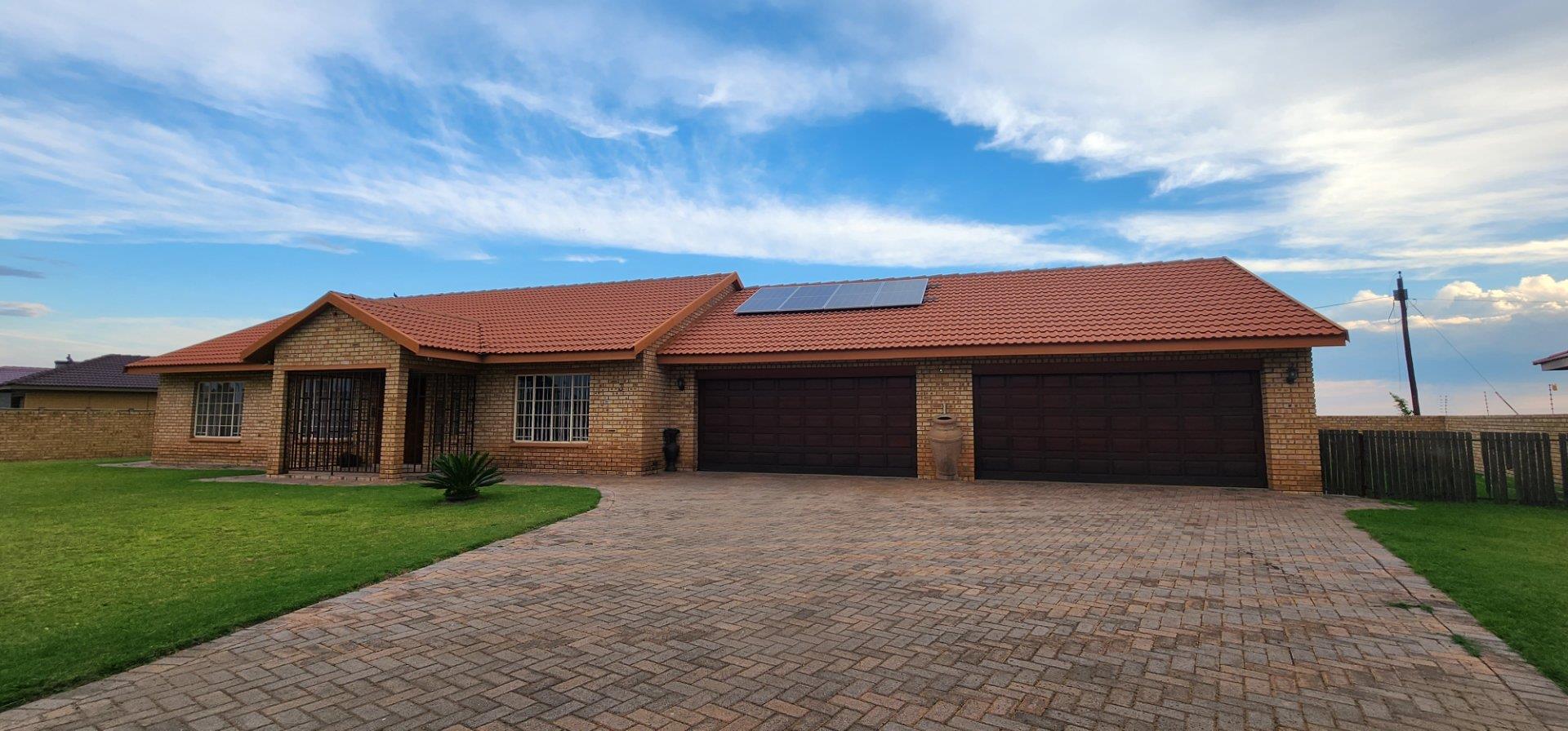 3 Bedroom House for sale in Riversdale P24112615801