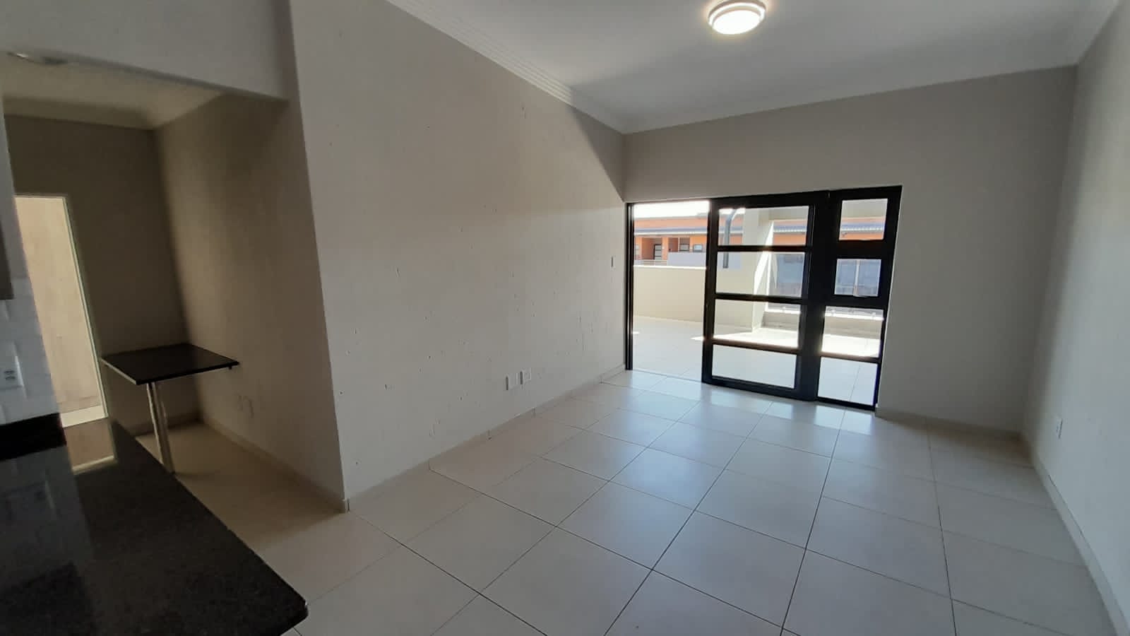 3 Bedroom Apartment / flat for sale in Bartlett 93 Royce Heights, 33