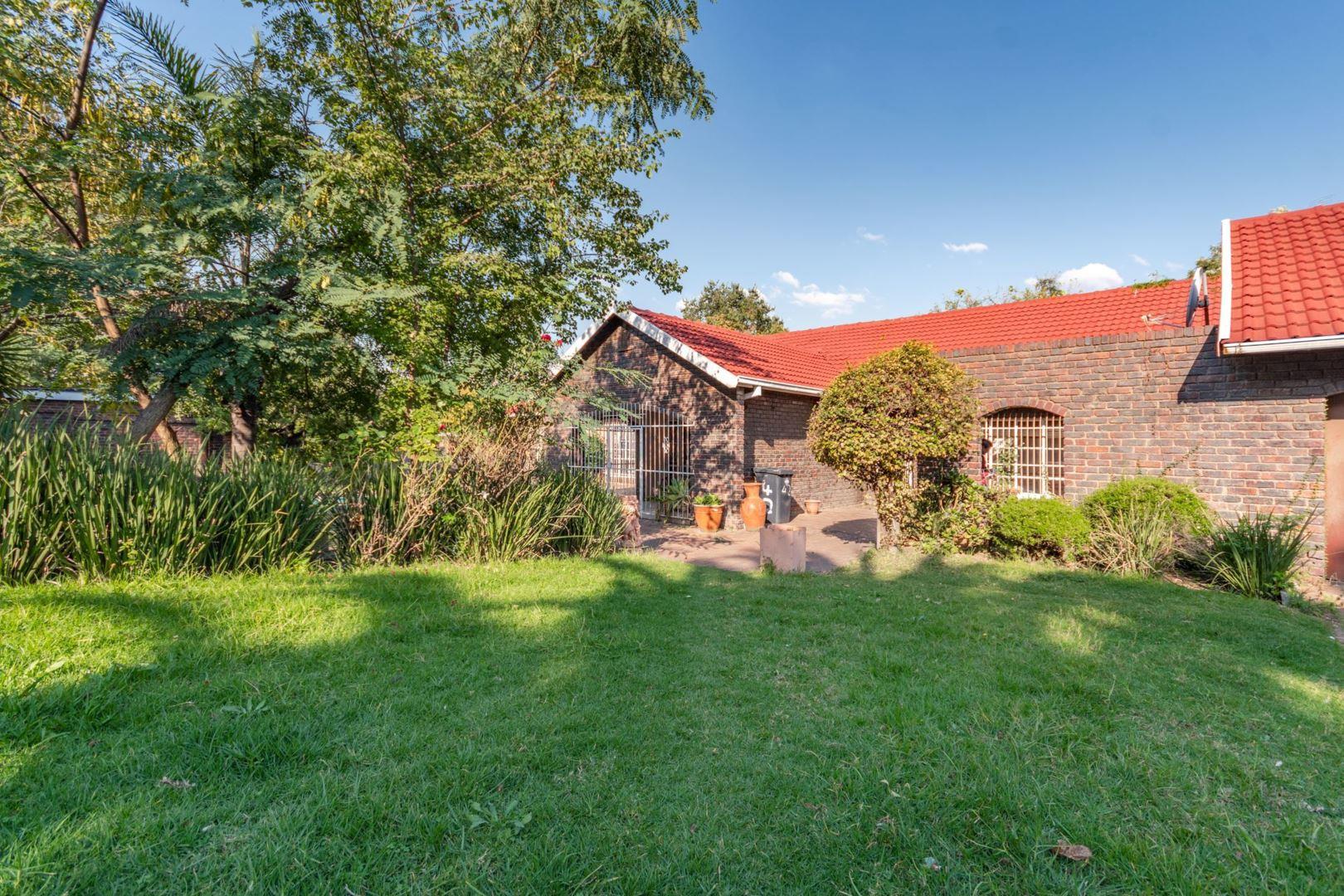 4 Bedroom House for sale in Kelvin P24112620811