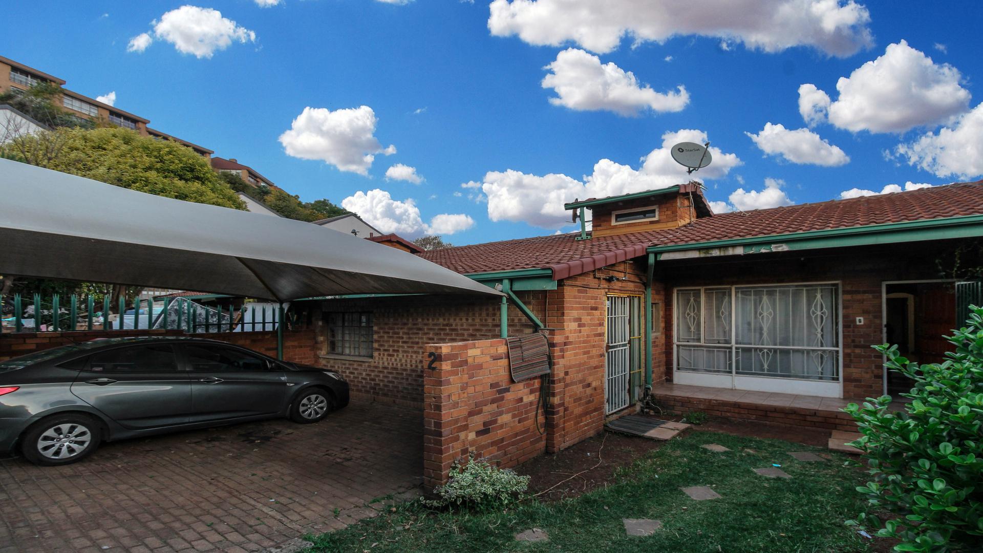 4 Bedroom Townhouse for sale in Windsor East 22 Street P24