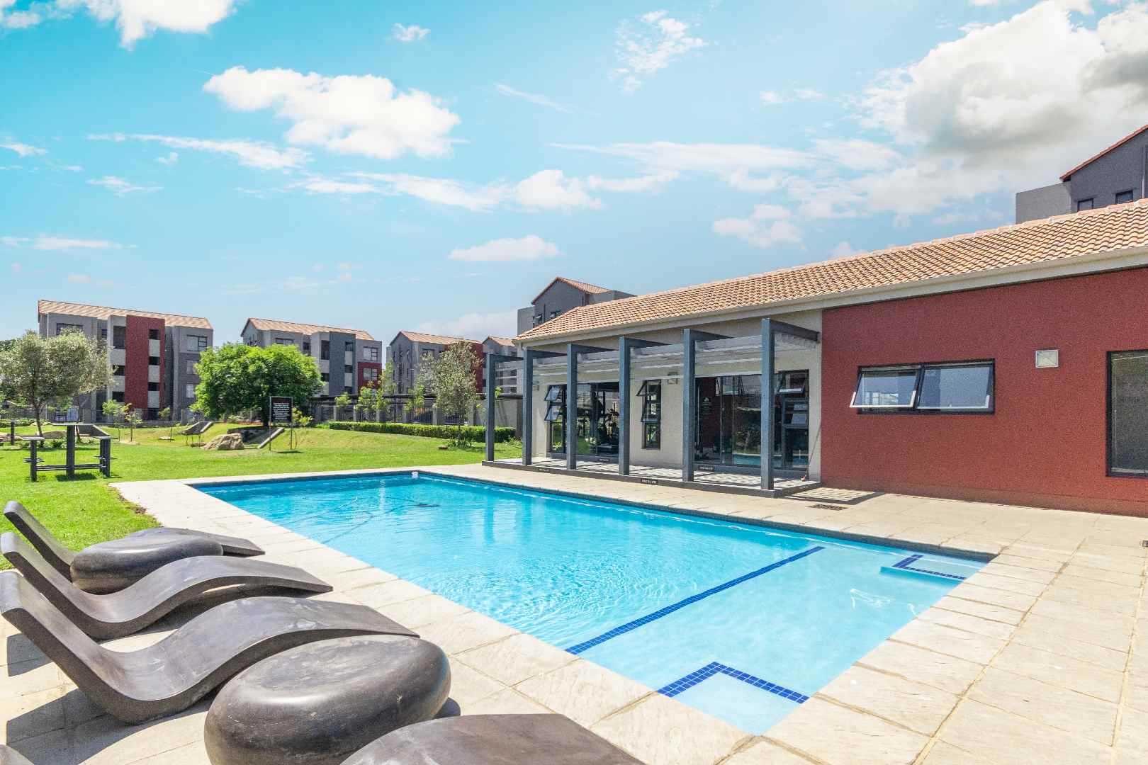2 Bedroom Apartment / flat to rent in Fourways P24114559036