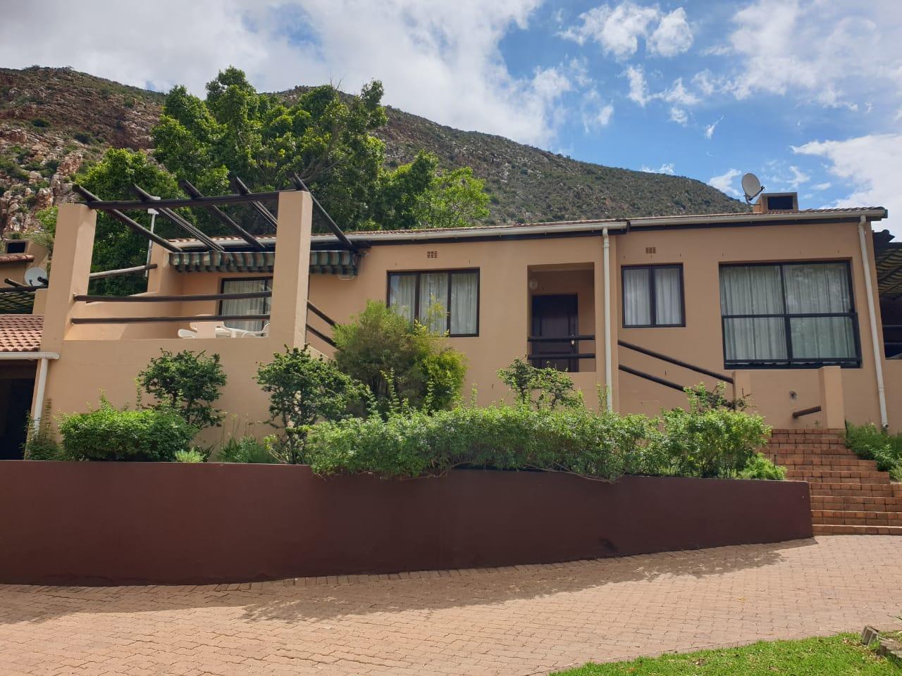 2 Bedroom House for sale in Montagu P24112631410