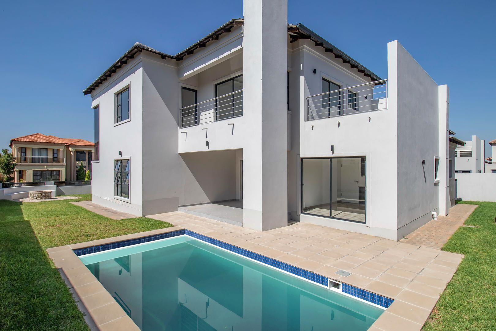 4 Bedroom House for sale in Blue Valley Golf Estate P24112631882